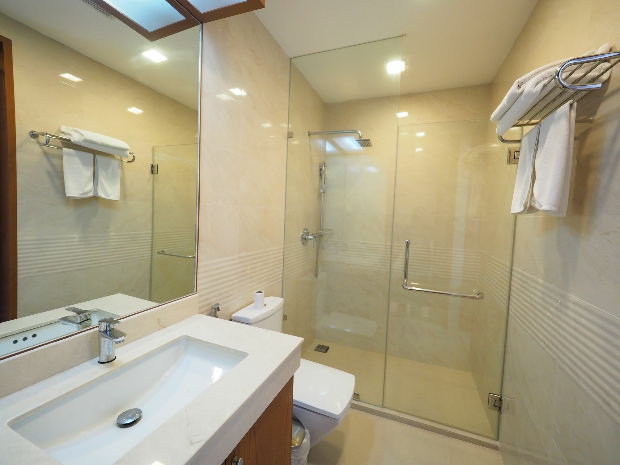 Q Conzept Condominium Karon Exterior photo
